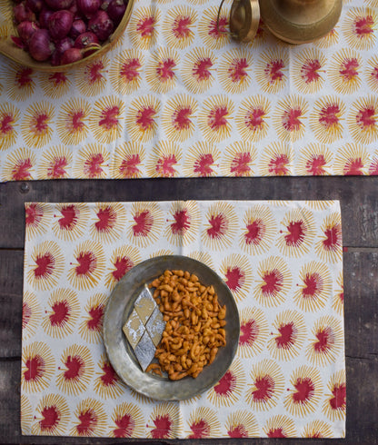 Table mat full bloom maroon