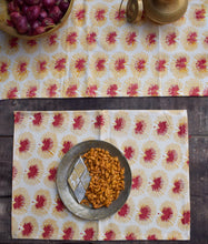 Load image into Gallery viewer, Table mat full bloom maroon
