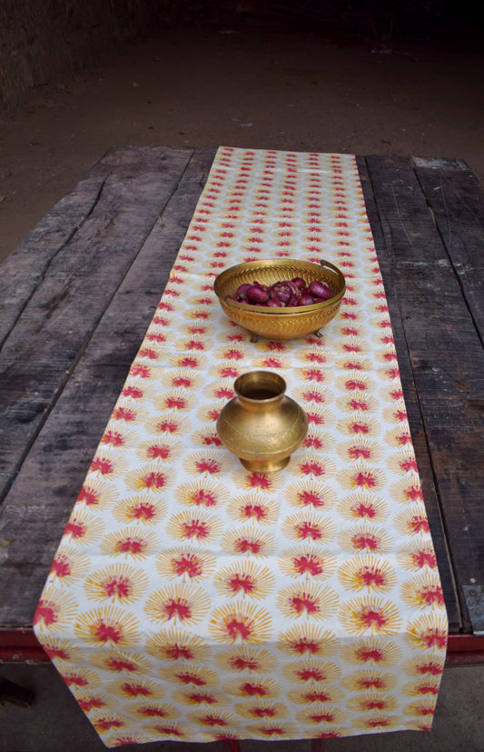 Table runner full bloom maroon