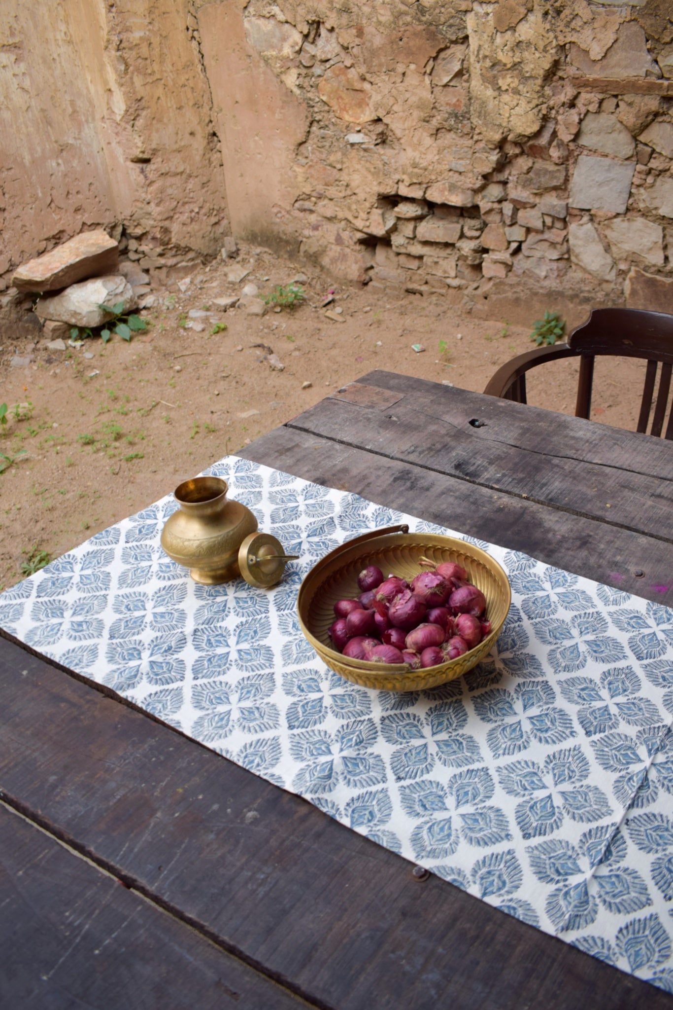 Table runner leaf